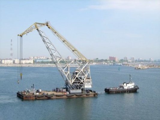 Marinar, dispărut de pe o macara plutitoare